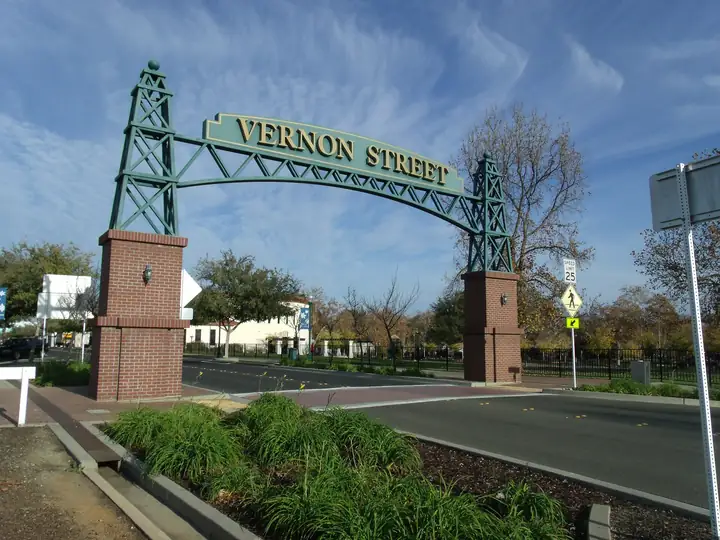 Vernon Street Arch In Downtown Roseville Ca. - panoramio